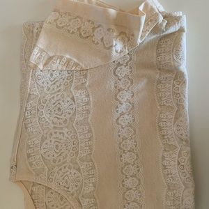 lace design crop top